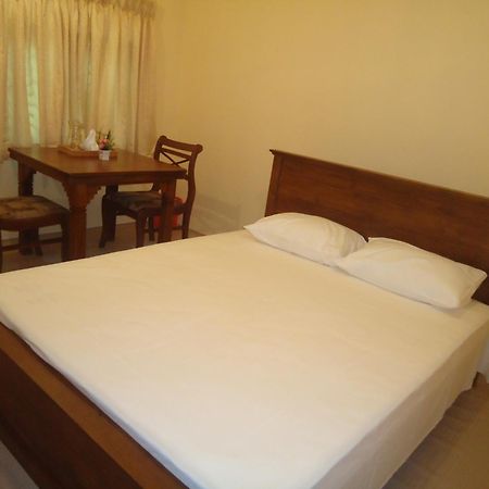 Guest House Kaduwela Bagian luar foto